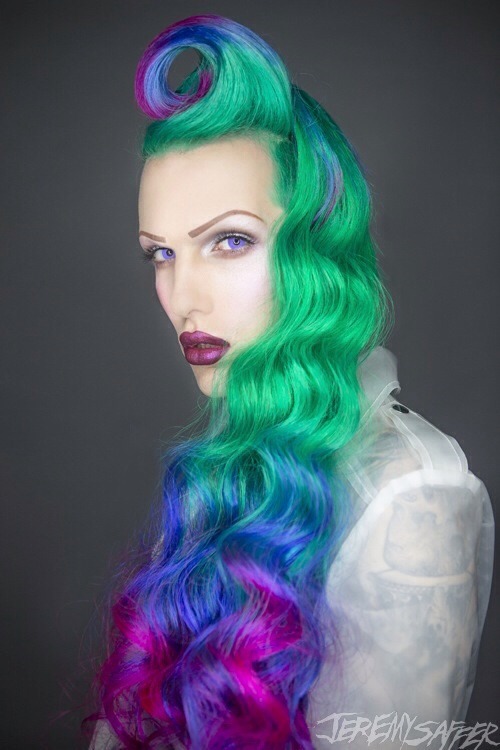 hi-me-the-tacoeating-dinosaur:  Jeffree star a living mannequin