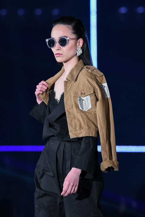 The Tokyo Girls Collection Spring/Summer 2017 runway show, featuring exclusive Shingeki no Kyojin collaboration pieces, took place last night at Yoyogi National Gymnasium!Previously announced here, the event featured apparel inspired by the series and