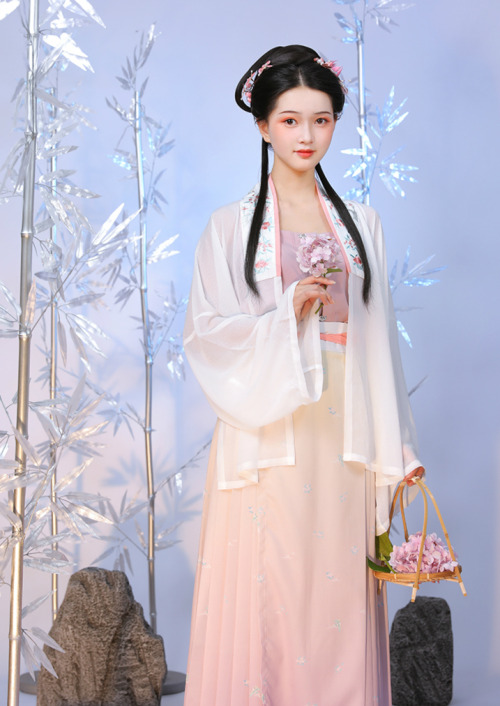 chinese hanfu by 半亭风