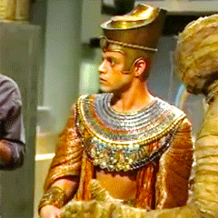 In Which Ahkmenrah Regrets Trying To Be A Good Bro By Bringing His Incompetent Mummy Buddy Craig On Set