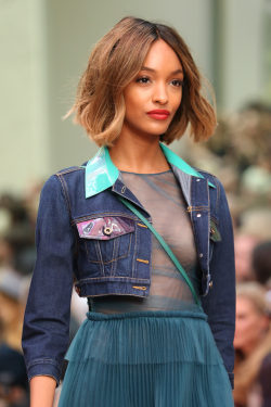 eggsma:  Jourdan Dunn at Burberry Prorsum S/S 2015 RTW 