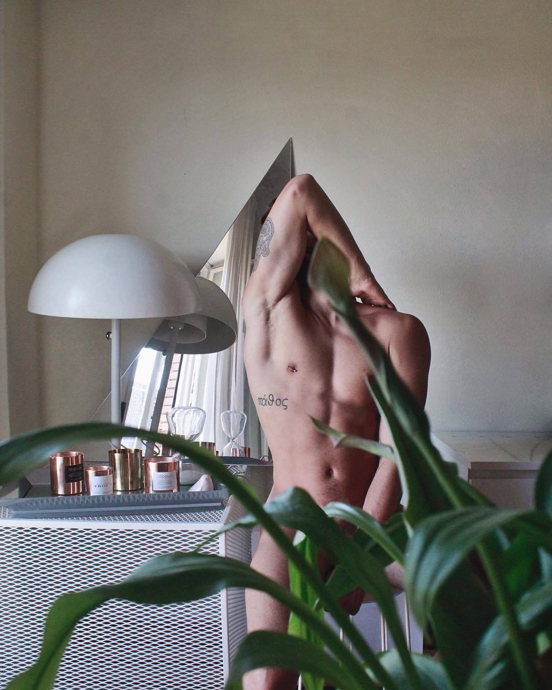 shirtlessboys:    mikeletakespix