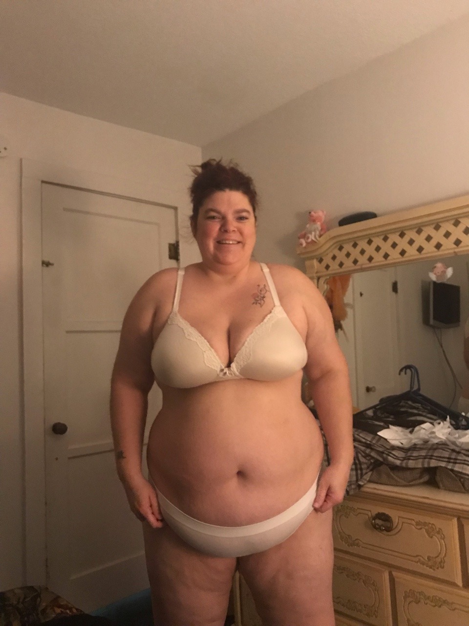 cutehousewife0523:  It’s not everyday that I wear a matching set. 