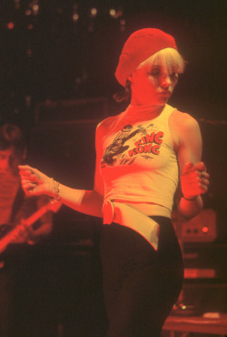 70spostergirls:  Debbie Harry in a King Kong t-shirt. 