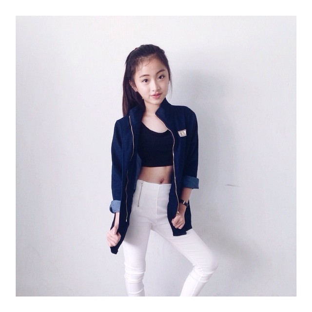 asiancumcollection:  Wow, lot of new followers. Here are more pictures of the girl