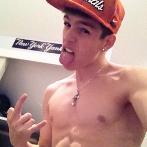 boy-oh-boi:  twinklover4u:  irishport44:  homotology:  Visit  homotology.com/  Hmm  Hot 
