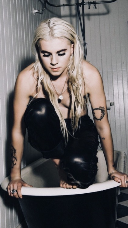gunnulfsenslynn: LYNN GUNN FOR PLAYBOY