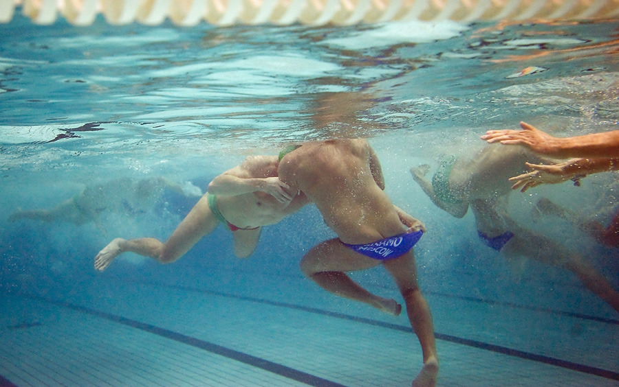 hornywaterpologuy:  Awesome under-water Water Polo action ! 