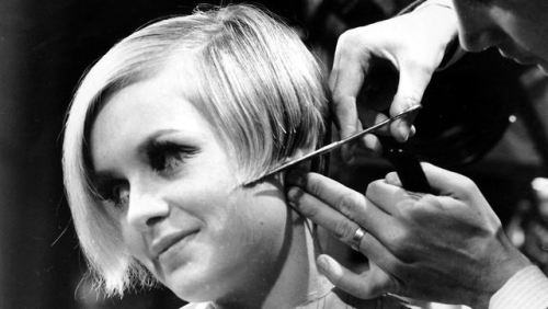 Twiggy hair styling by Leonard of London   1967