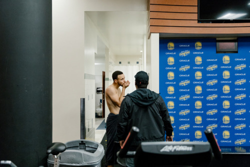 Golden State Warrior Stephen Curry eating popcorn for The New York Times