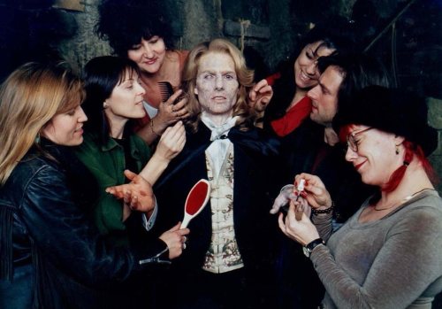 slashercinema:Actor Tom Cruise in the makeup chair as Lestat de Lioncourt behind the scenes of Inter