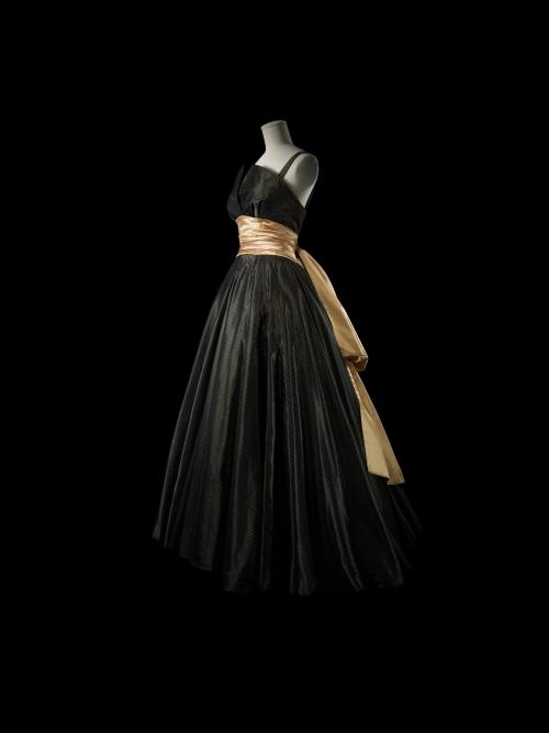 “Isabelle” from the Envol CollectionChristian DiorSpring/Summer 1948Royal Ontario Museum (Object num