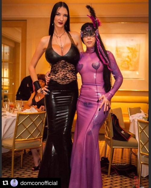 #Repost @domconofficial  ・・・ Latex Goddesses @goddessfae and @porcelainmidnight at DomCon 2016 Mistr