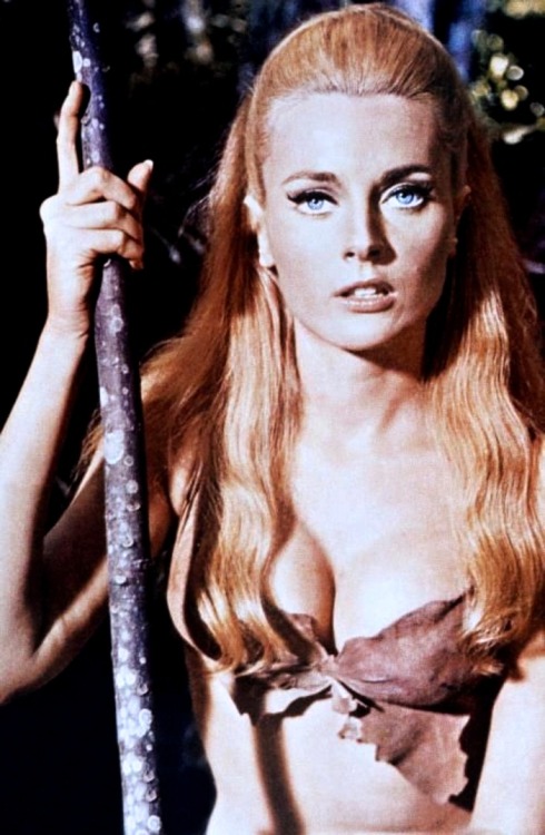 starsensuelles:  Celeste Yarnall - Eve, 1968.