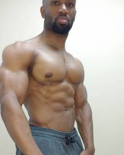 musclehealthfitnessdaily: nicephysiques:  Roderick Ellison (@fitnessfanattyk)  Hi,Follow me @MuscleHealthFitnessDAILY for the best daily updates on muscle, health and fitness!Discover The Proven Secrets Of Pro Trainers In Achieving Massive Muscle Growth,