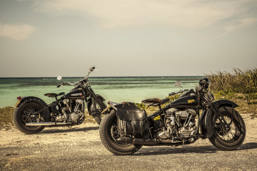 Harley Davidson 1947 Knucklehead & 1948 Panhead on the way to the annual Harlista meeting in Cub