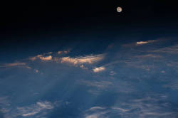 kittencrimson:  Space Station View of the Full Moon    Image Credit: NASA  