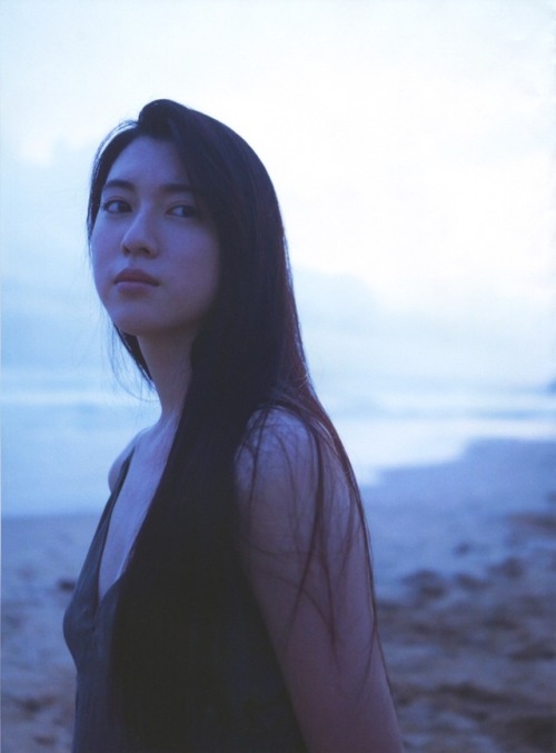 menohoyo:三吉彩花 1st写真集「わたし」 07/11