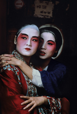 stevemccurrystudios:  Backstage at the Chinese Opera backstage, Hong Kong 