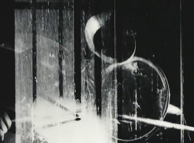 m4l4153:  A Page of Madness (Teinosuke Kinugasa, 1926)