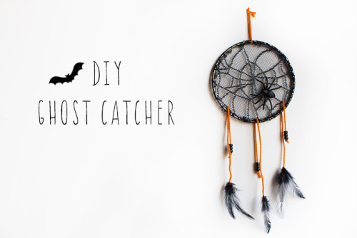 DIY Halloween Ghost Dream Catcher. http://prudentbaby.com/2013/10/prudent-home/decor/diy-halloween-g