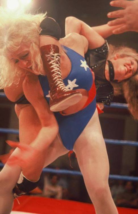 oldrugger82: Old school octopus stretch on the screaming face by the black-clad heel, great shot