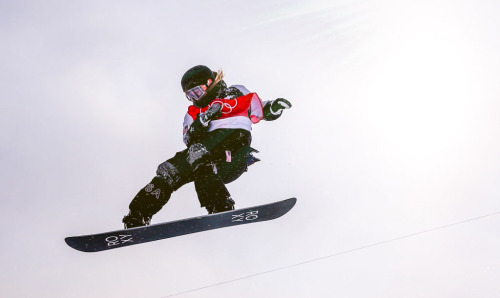 fckedupkids:Chloe Kim wins gold in women’s snowboard halfpipe at the Beijing 2022 Winter Olymp