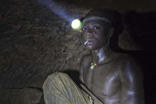 riggu:  Digging the Future by Matjaz Krivic“Yakuba (16) emerges from a 50m deep hole after another gruelling 14-hours work day underneath the panorama of western Burkino Faso. Last year his uncle and two of his friends died when a mine near by collapsed.