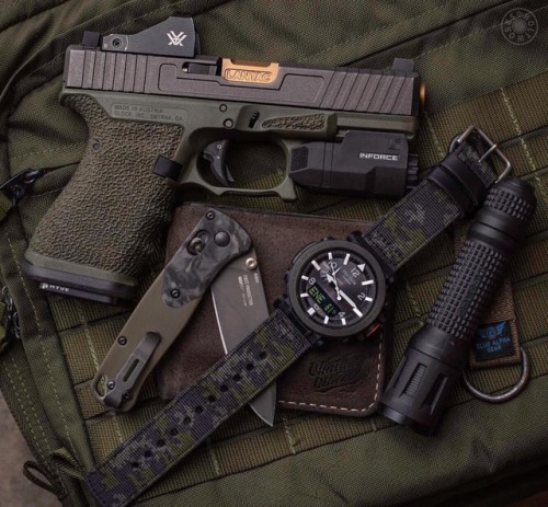 Repost from @holtworks featuring our Colt Bi-fold wallet lots of good stuff here.