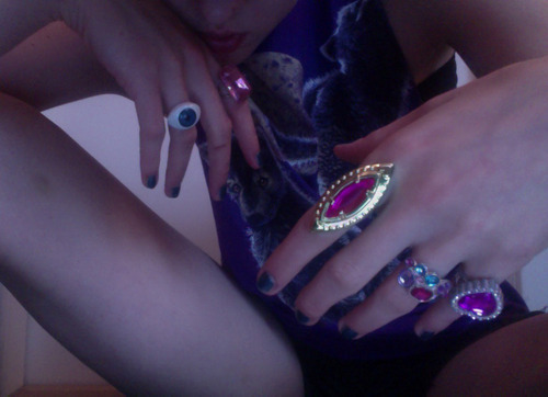 paleasashes:  pale-wh0res-nation:  palerism:  diva-diamond:   ♚ fabulous queen ♚   ☽☽☽ ☾☾☾  🌹pale🌹  diamonds out of ashes