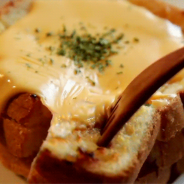fatfatties:Garlic Cheese Bread