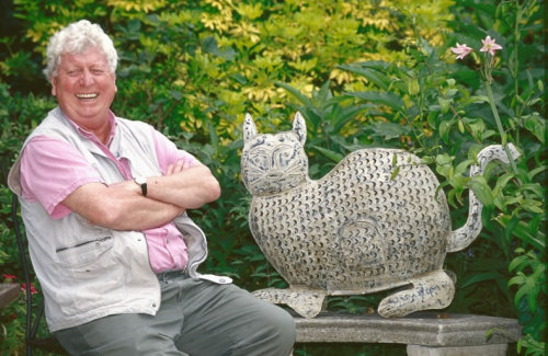 would-you-like-a-jelly-baby: caterville: Tom Baker with Cats Reasons why tom baker is a cutie