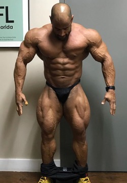 musclegodselfies:  Manuel Romero