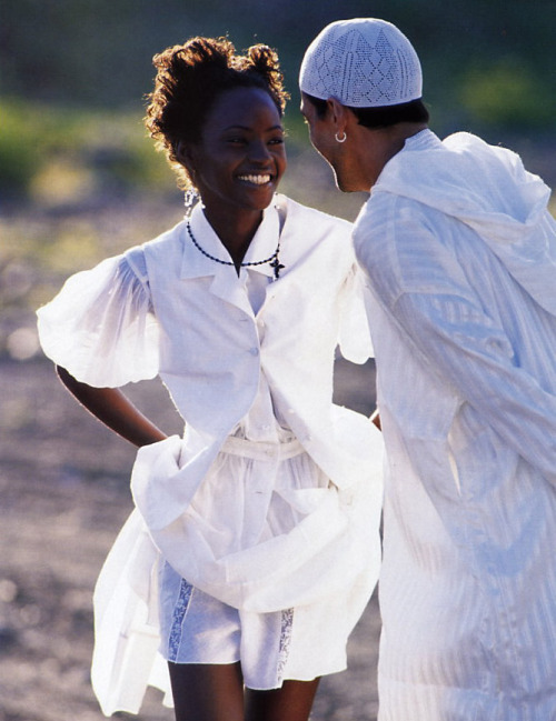 saloandseverine:Elle June 1994, Field of DreamsKiara Kabukuru by Gilles Bensimon
