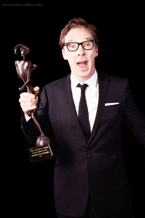 benedict-the-cumbercookie: Benedict Cumberbatch with his award at 26th Palm Springs Internation