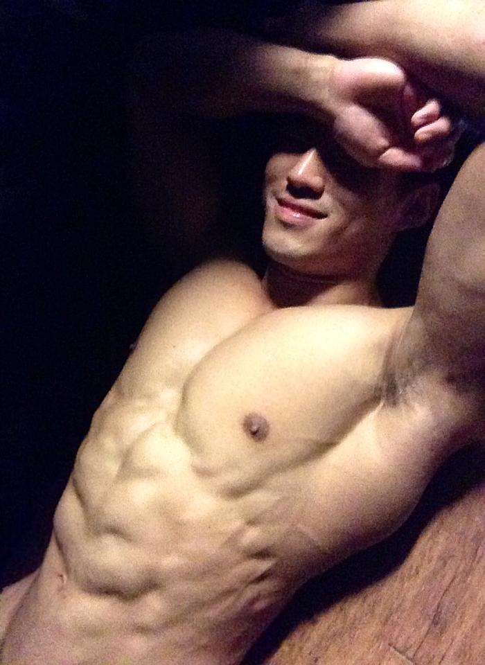 sfboy69:  Korean bodybuilder and model … 추형 주 FUCKING HOT!!!!  Damn that