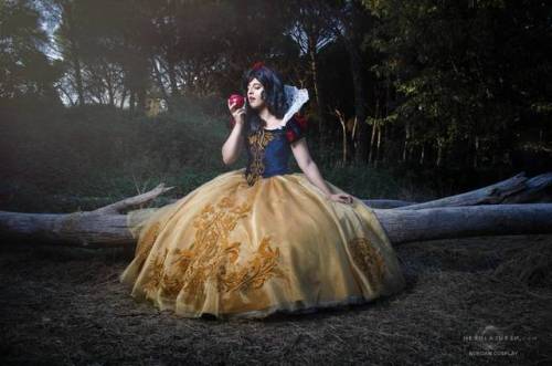 Snow White (Fairytale Doll ver.) cosplay by kokoammm