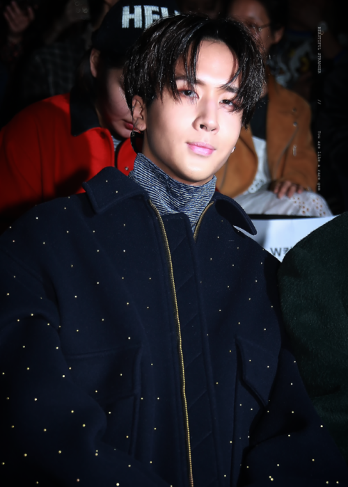 beautifulstranger0920:  171017 Seoul Fashion Week  * Do not remove or edit my pictures, thank y