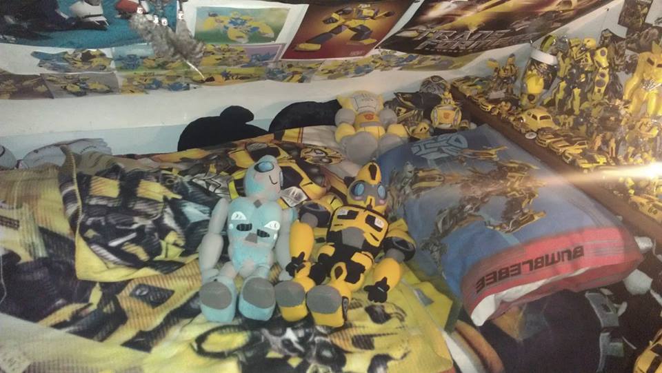 gunthatshootsennui:  jailbotlovesyou:  soo yeah this is the updateleft a small space