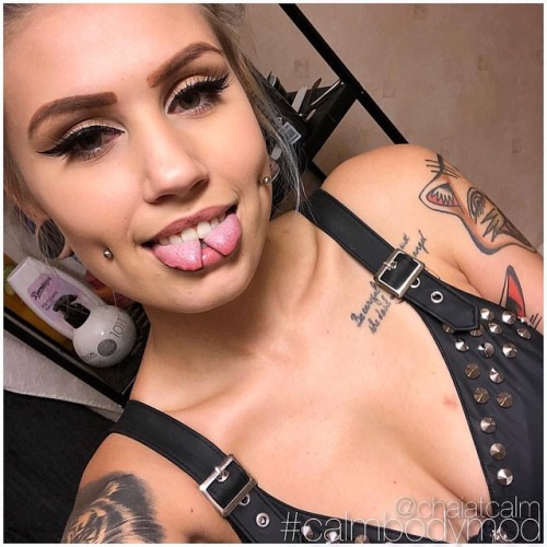 chaiatcalm:And here it is! A little over a month healed #tonguesplit on @emelielindbergg. Performed 