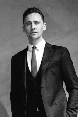 torrilla:  Tom Hiddleston poses for a portrait