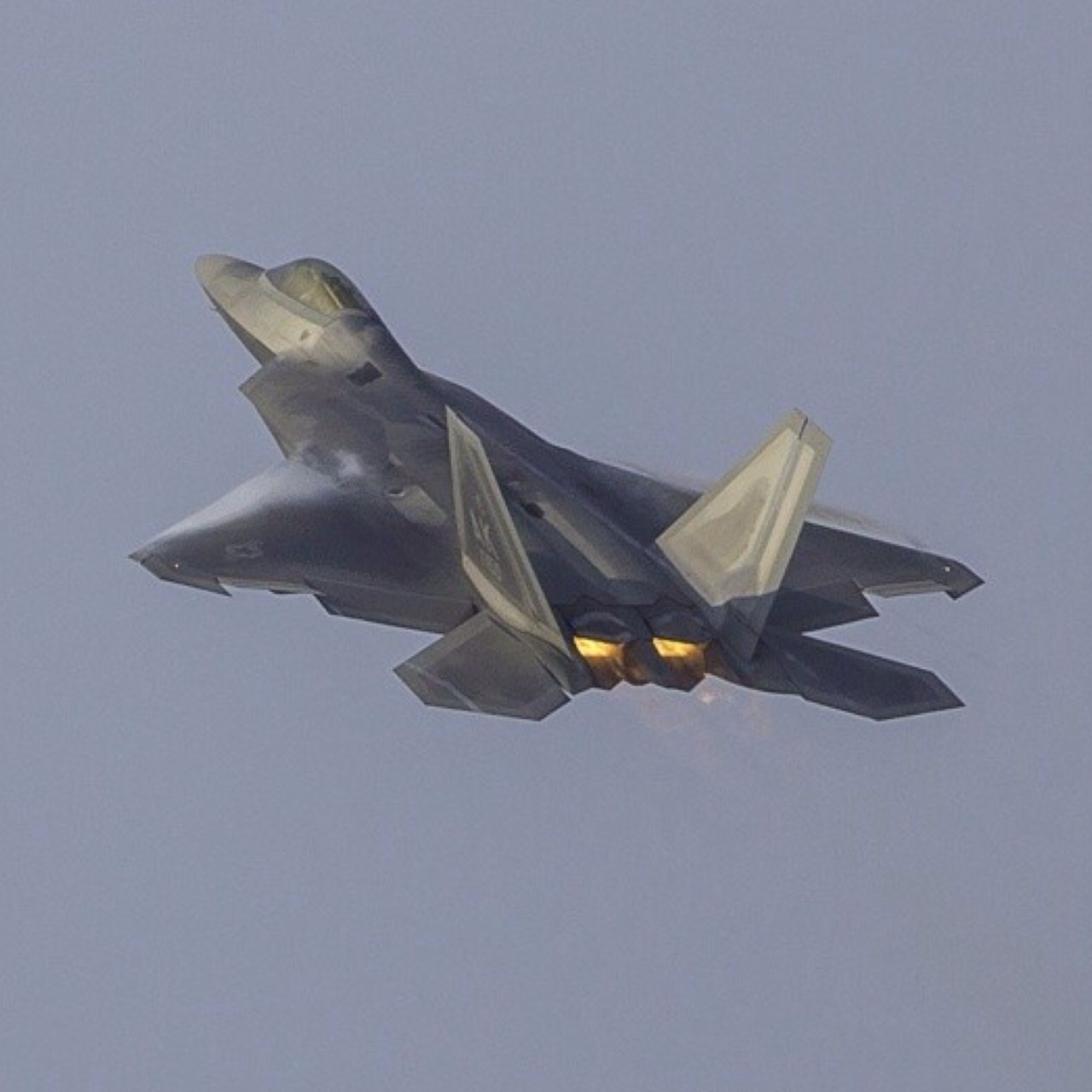 F22