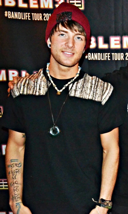 keatonsbabe:hey pretty boy