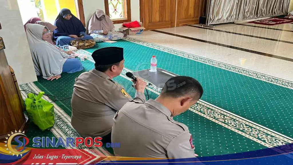 Kapolsek Klari Gelar Jumat Curhat, Tampung Keluhan Ibu-Ibu Majelis Taklim soal Maraknya Remaja Konsumsi Obat Terlarang