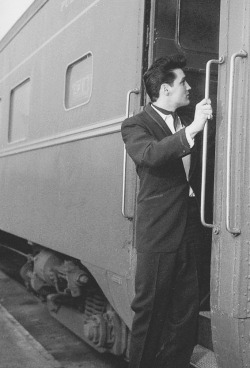 heartburnmotel:  Elvis arriving in California