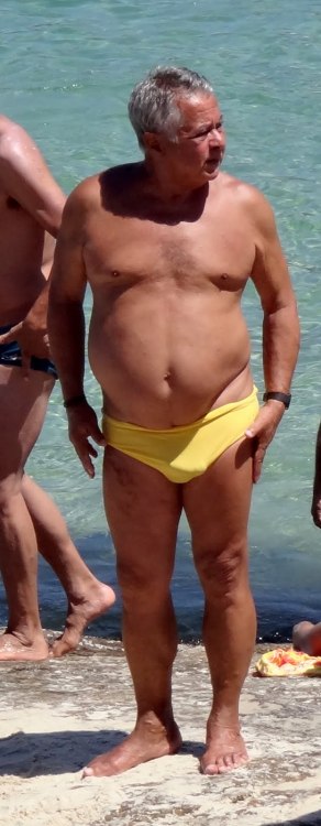 johndoenumber3: itsrunninbear: Looking good in yellow. sexy displays of grandpa’s masculinity…I love