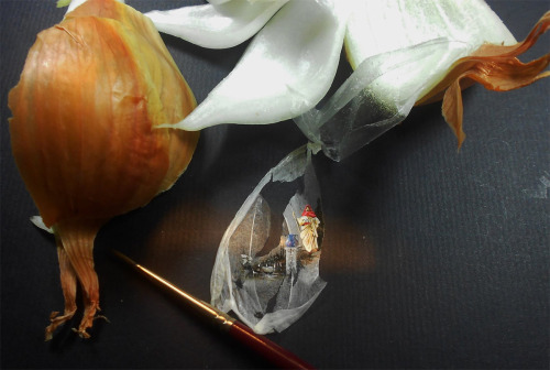 escapekit:  Tiny landscapes Turkish artist Hasan Kale creates impossibly tiny landscapes on pieces of food from onion peels to kiwi seeds and bits of chocolate.