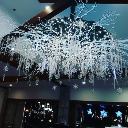 darthstitch:Snowflake chandelier at the #manilapoloclub #photography #philippines (at The Manila Pol