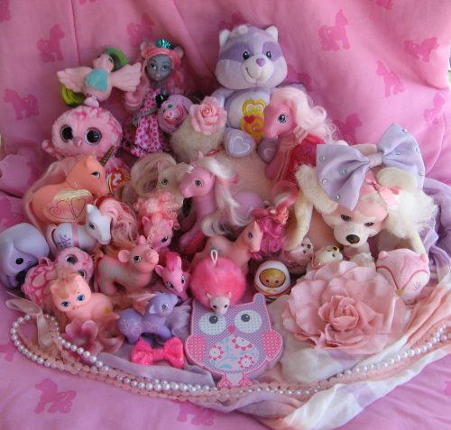 ponyguru: Pony a Day 2: Day 45 Happy Valentine’s Day!! I tried to include as many differe