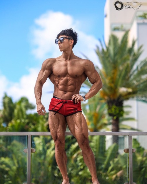 shreddedobsession:Kim Dong Ho porn pictures